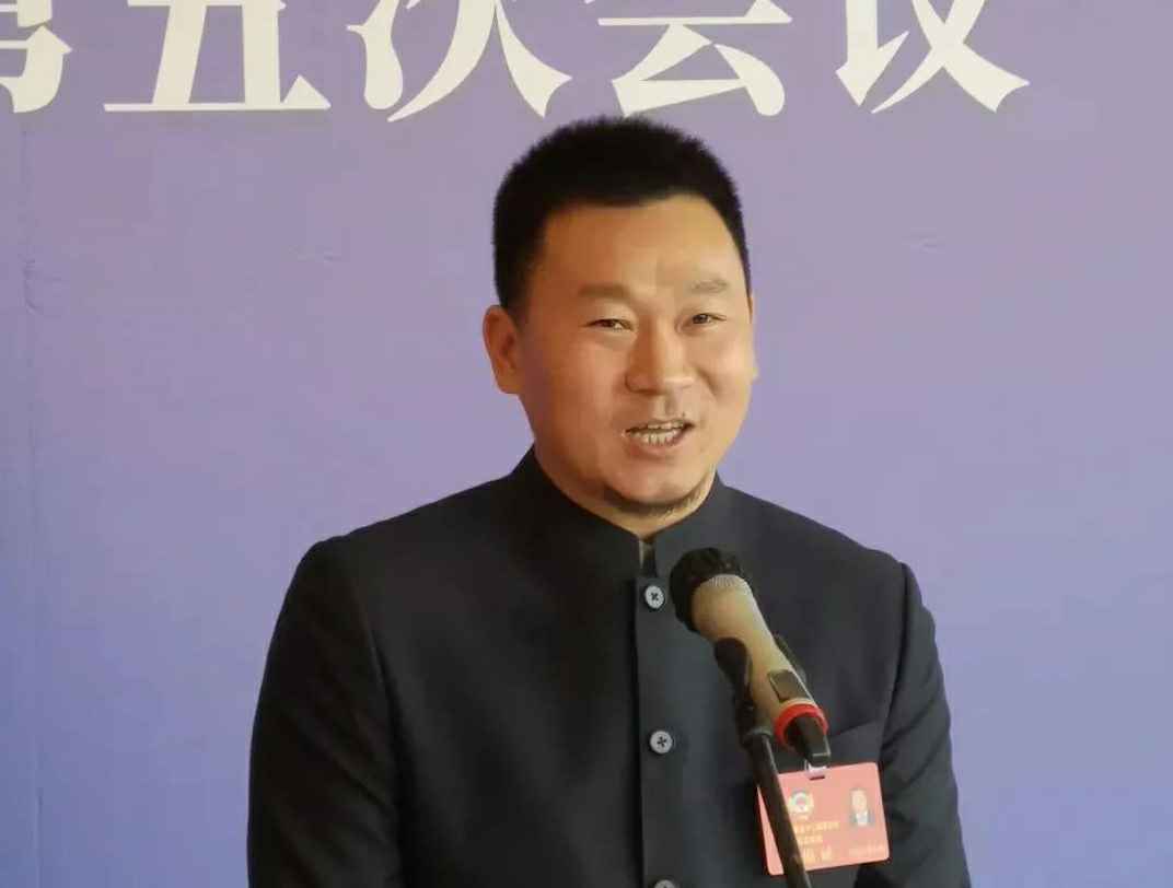 202204221343.jpg 为进一步展示市政协团结、民主、开放、自信的形象,向市民和网友展示政协委员的履职风采,中山市政协十二届五次会议在2月4日上午开幕前开设“委员通道”,市政协委员、MK官方端网站登录入口-MK(中国)公司总经理陈朝阳走进“委员通道”,回应社会关切的问题。他就如何做好城市应急管理规划的问题进行发言,并回答记者提问。.jpg
